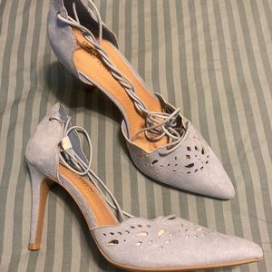 Ladies Size 12 light blue suede heels